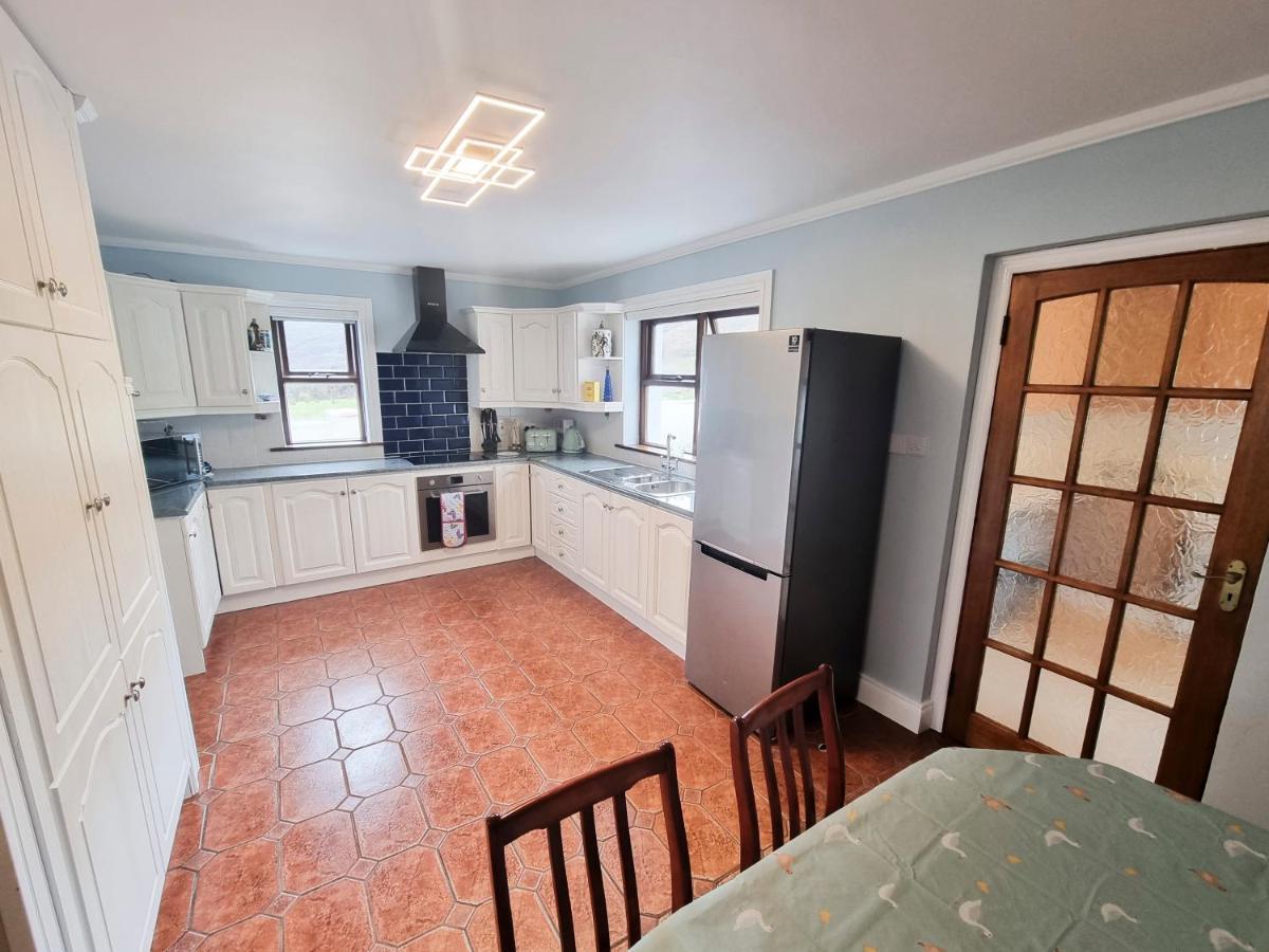 3 Bed Renovated Cottage Carramore Lake, Belmullet Ballina  Esterno foto