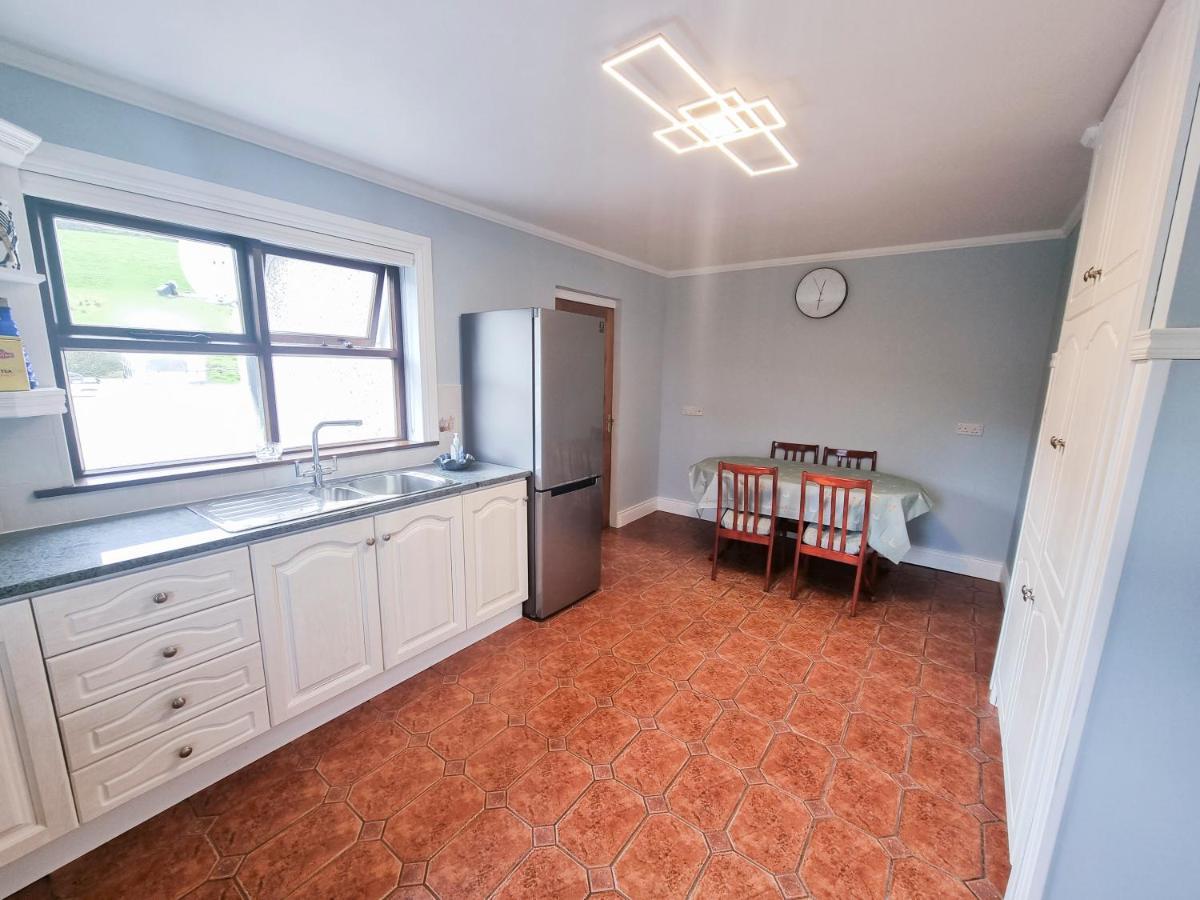 3 Bed Renovated Cottage Carramore Lake, Belmullet Ballina  Esterno foto
