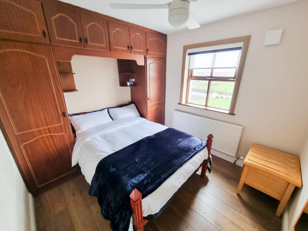 3 Bed Renovated Cottage Carramore Lake, Belmullet Ballina  Esterno foto