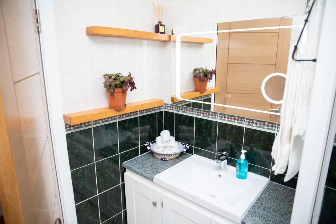 3 Bed Renovated Cottage Carramore Lake, Belmullet Ballina  Esterno foto