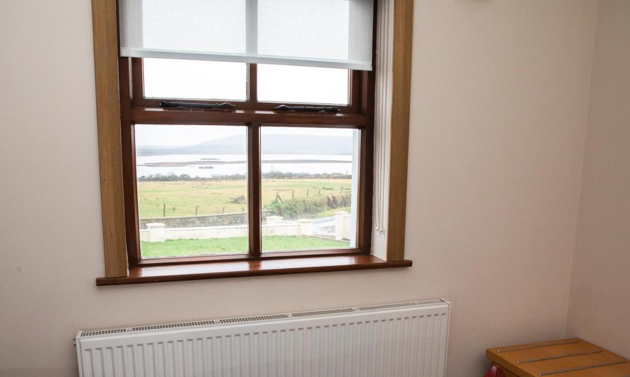 3 Bed Renovated Cottage Carramore Lake, Belmullet Ballina  Esterno foto